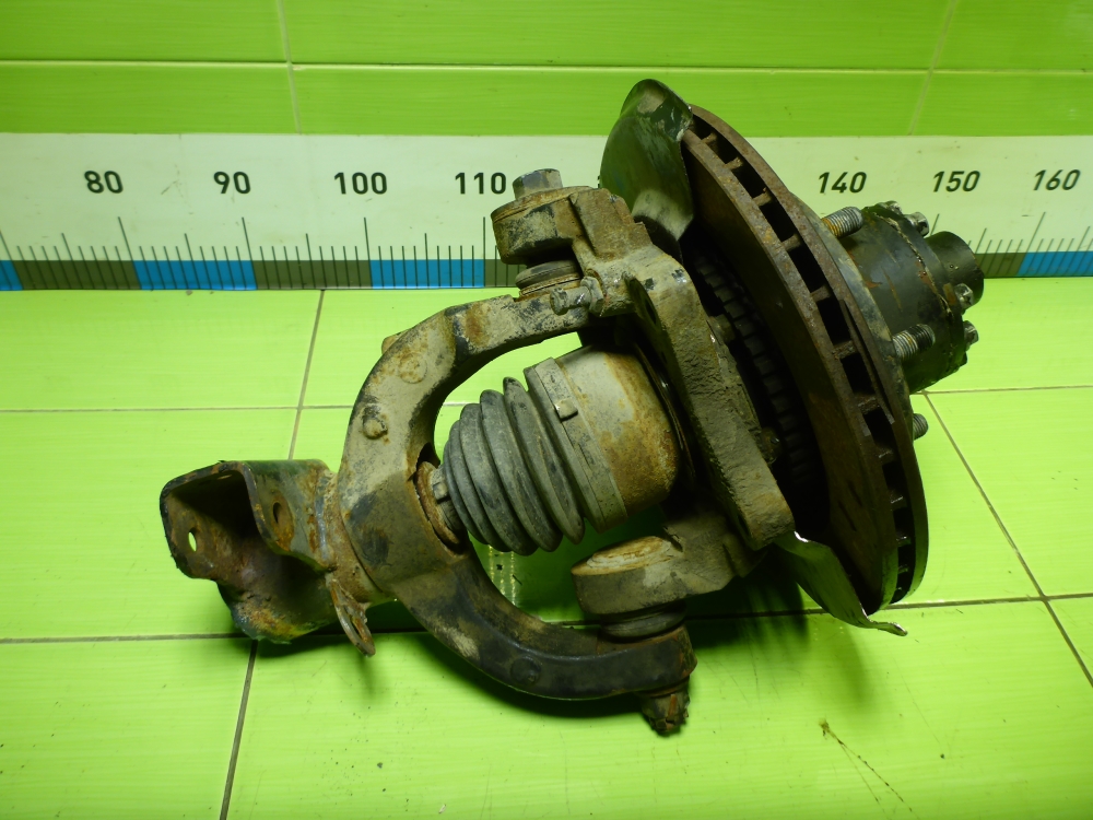 Кулак поворотный передний левый