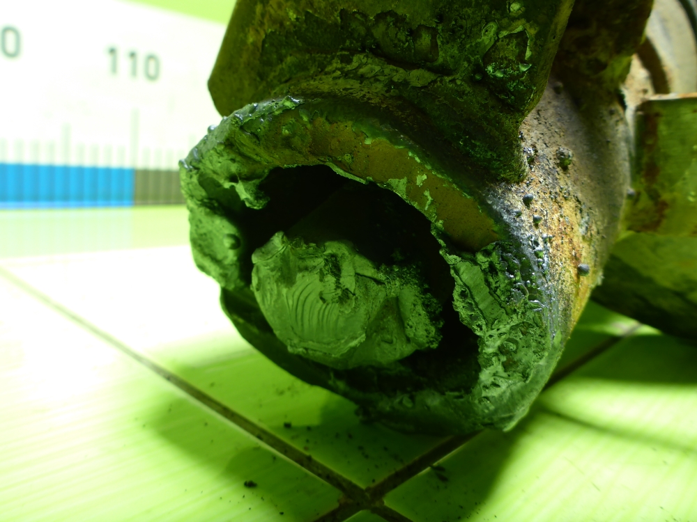 Кулак поворотный передний левый