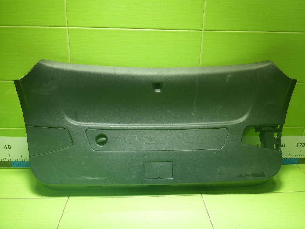 Обшивка двери багажника