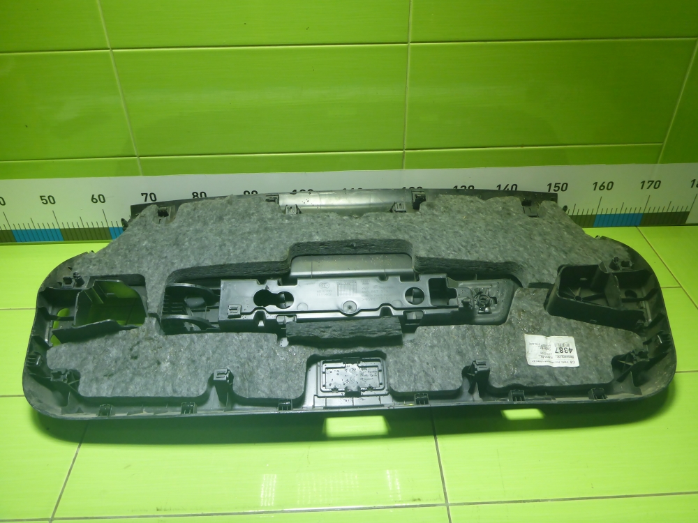 Обшивка двери багажника