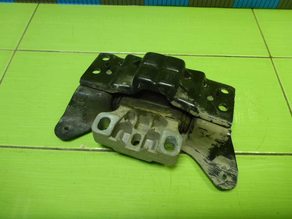 Опора КПП левая