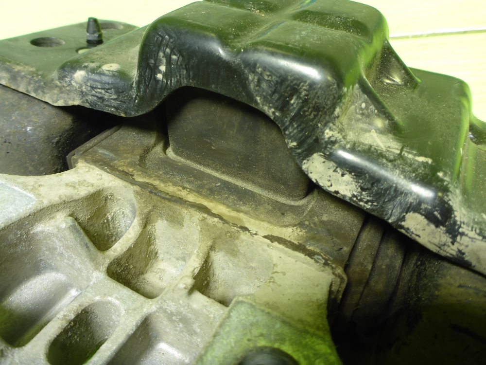 Опора КПП левая