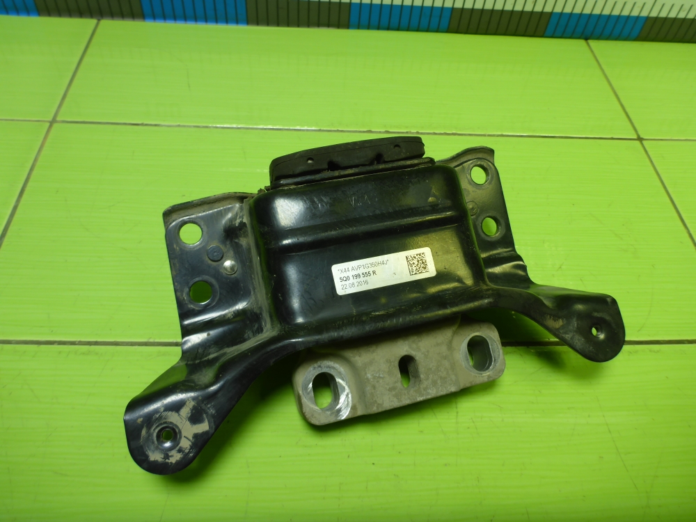 Опора КПП левая