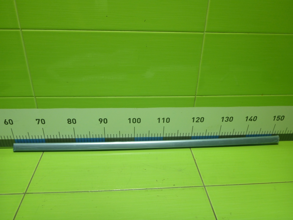 Накладка лобового стекла левая