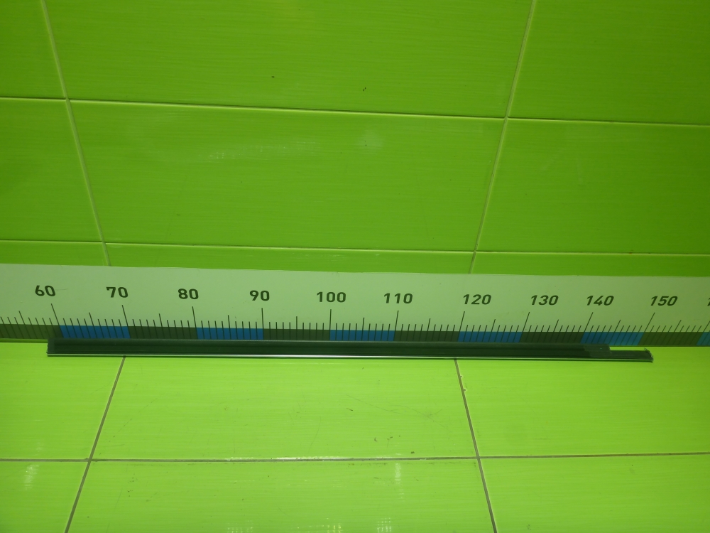 Накладка лобового стекла левая