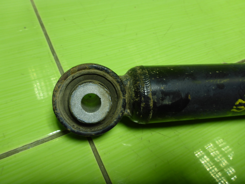 Амортизатор задний (стойка)