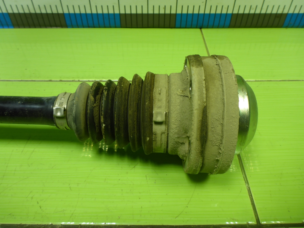 Полуось передняя левая