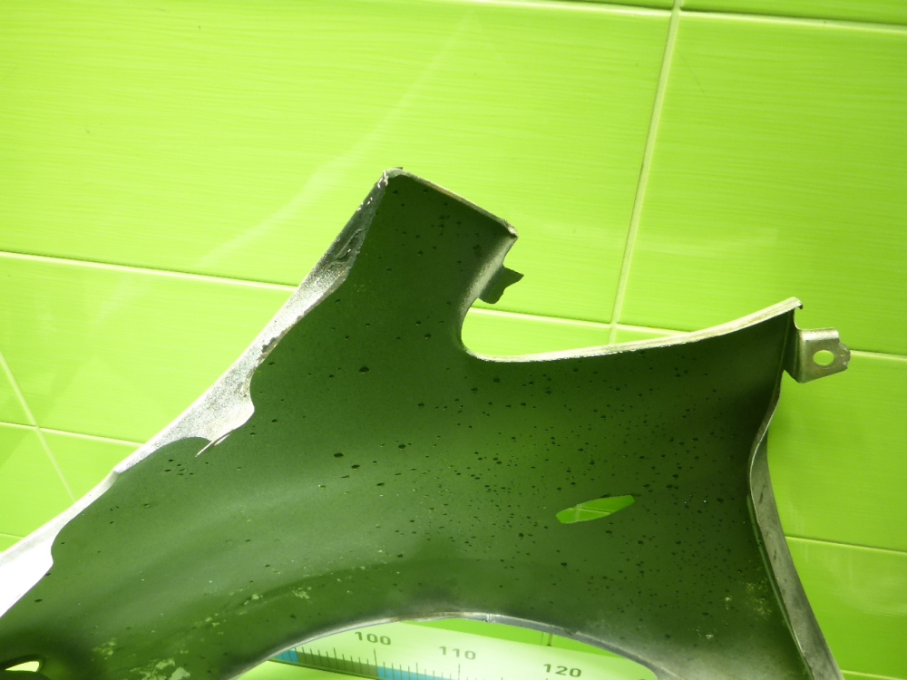 Крыло переднее правое