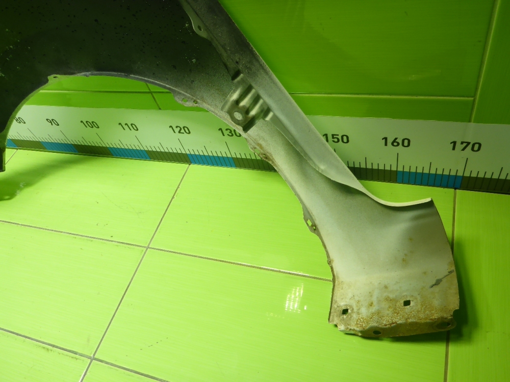 Крыло переднее правое