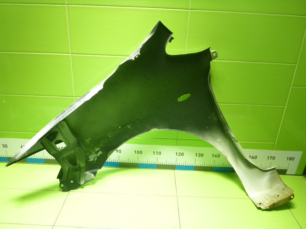 Крыло переднее правое