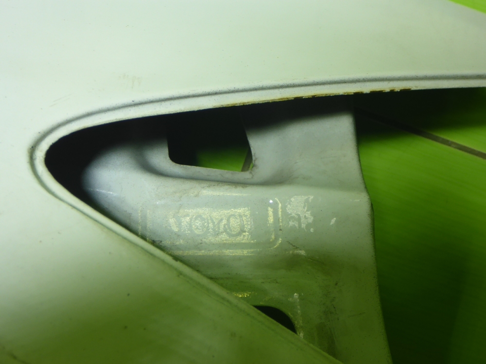 Крыло переднее правое