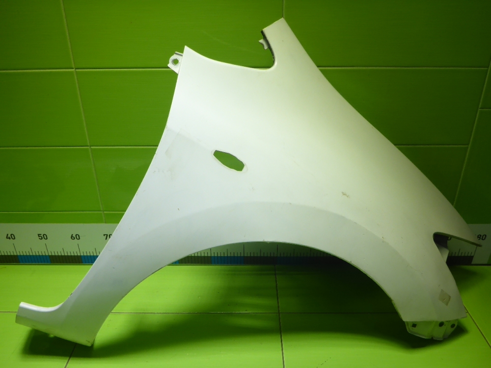 Крыло переднее правое