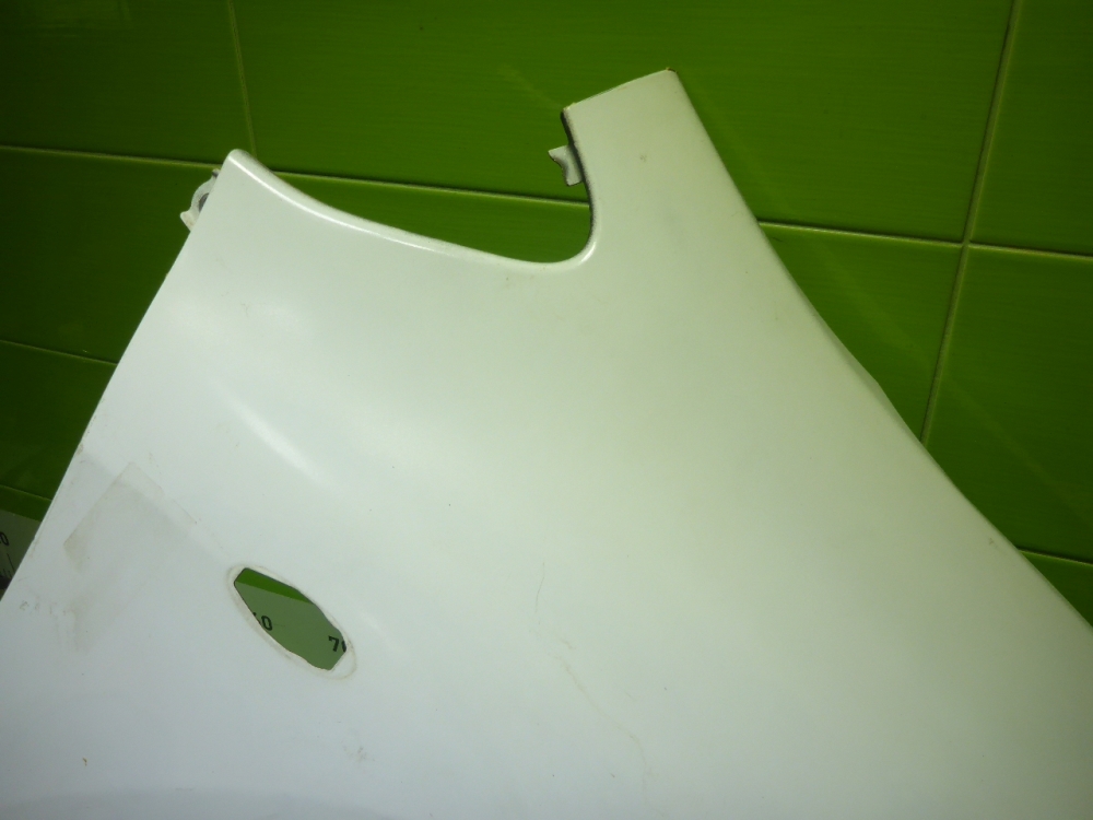 Крыло переднее правое