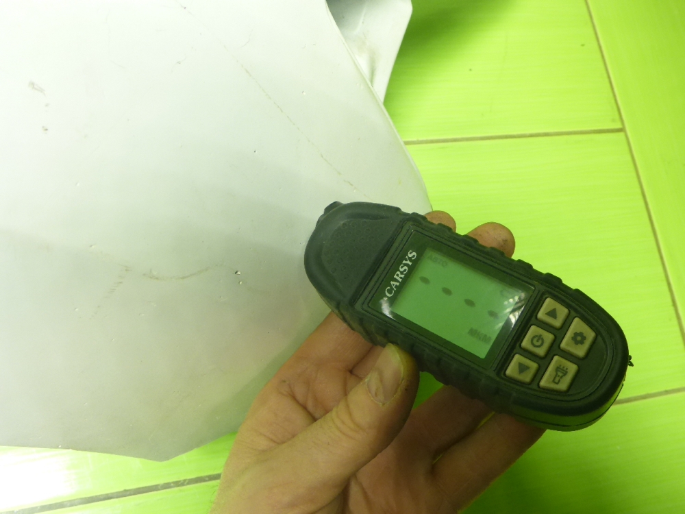 Крыло переднее правое