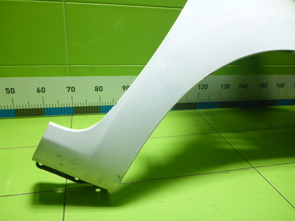 Крыло переднее правое