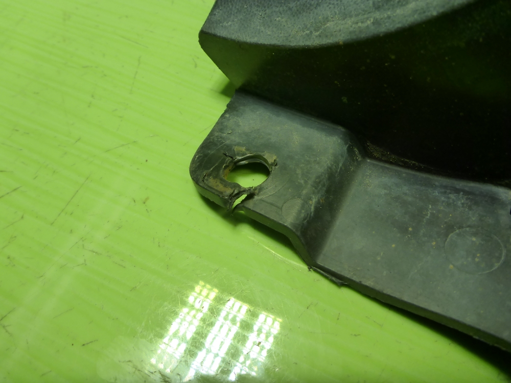 Брызговик задний левый