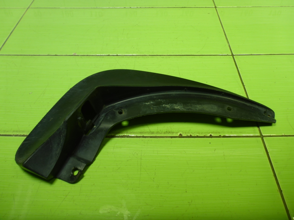 Брызговик задний левый