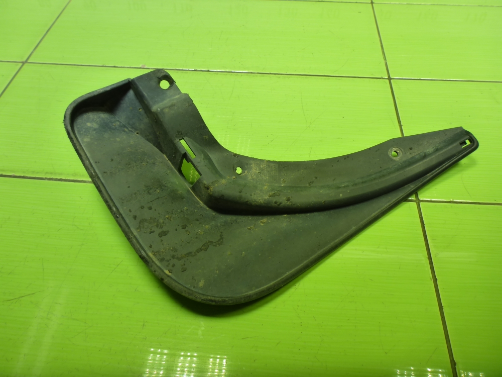 Брызговик задний левый