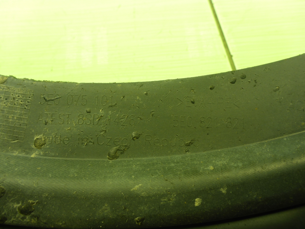 Брызговик задний левый