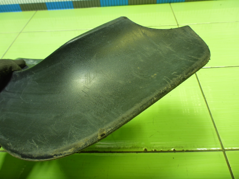 Брызговик задний левый