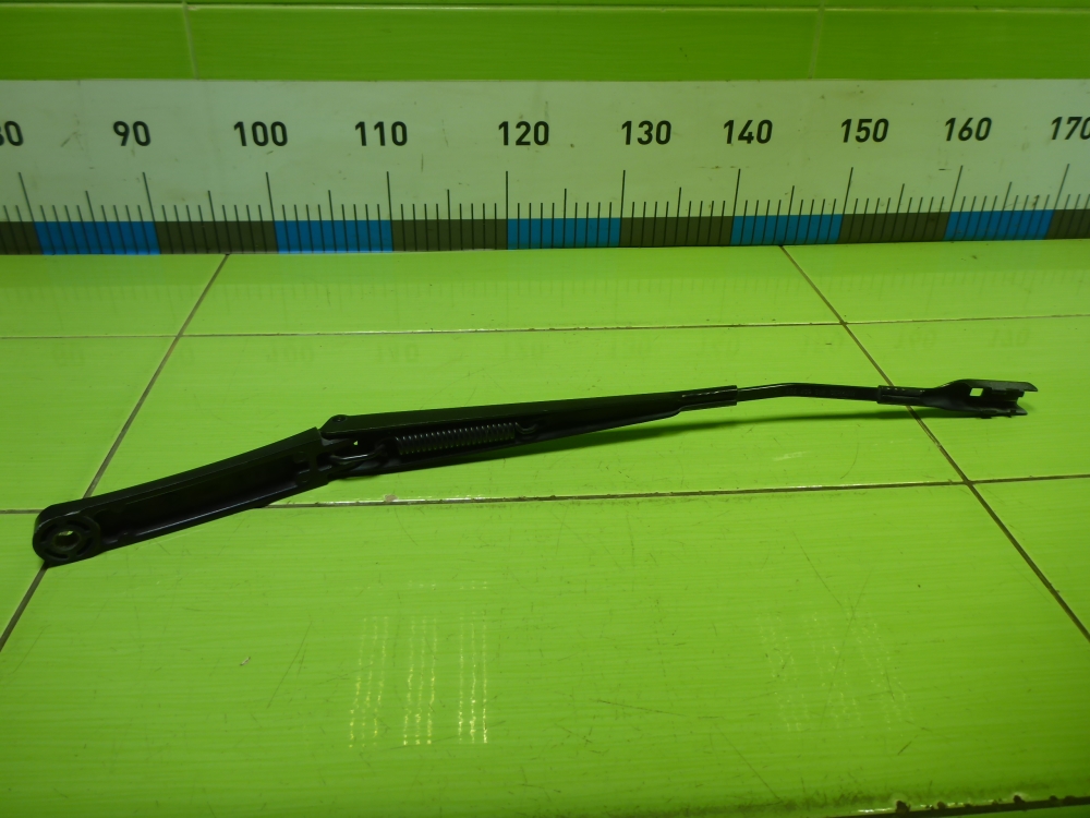 Поводок стеклоочистителя передний левый