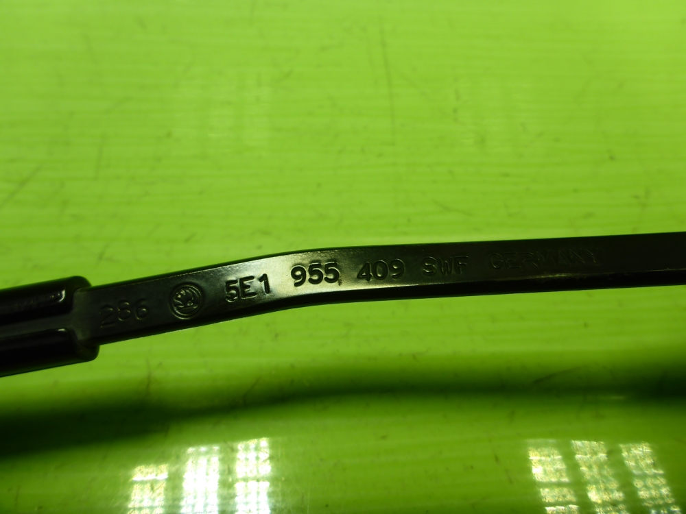 Поводок стеклоочистителя передний левый