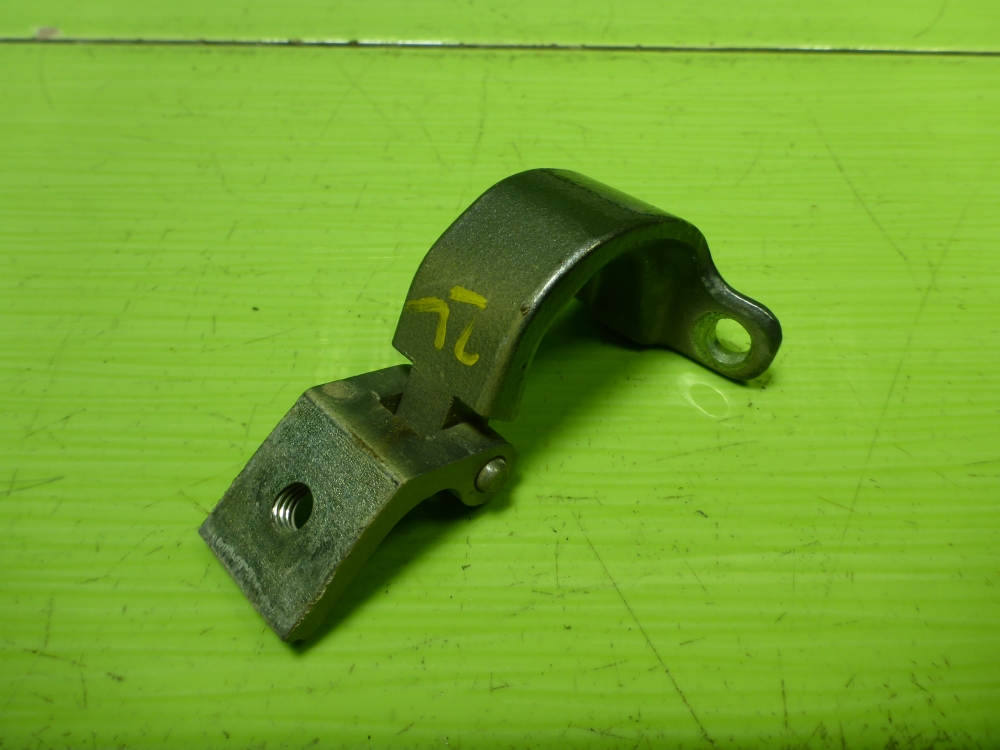 Петля крышки багажника