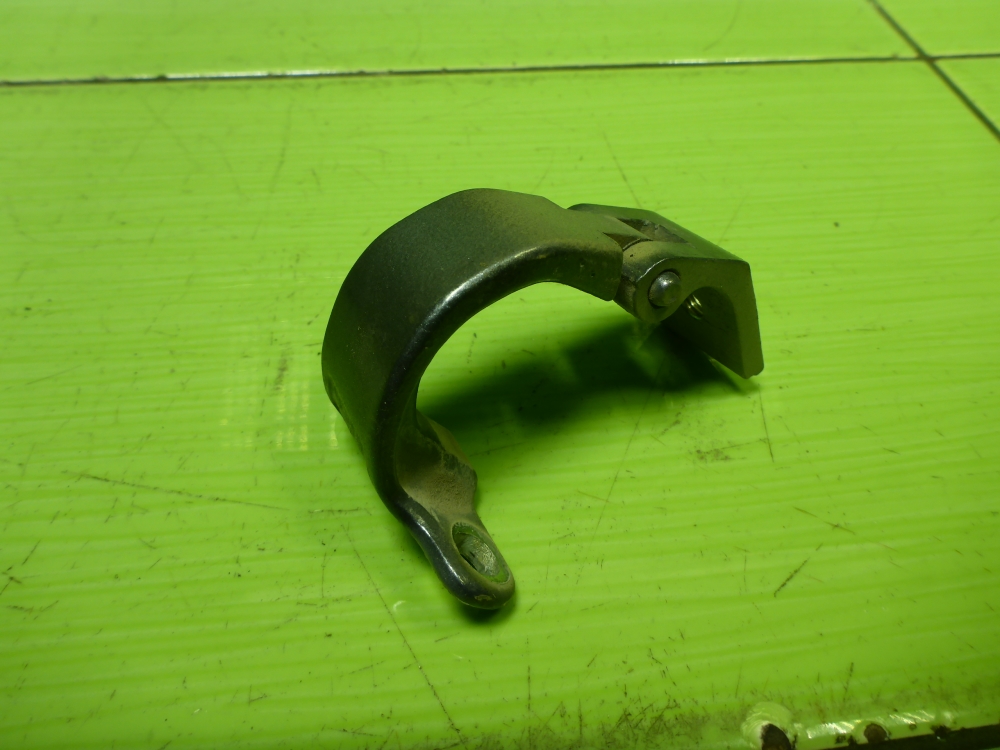 Петля крышки багажника