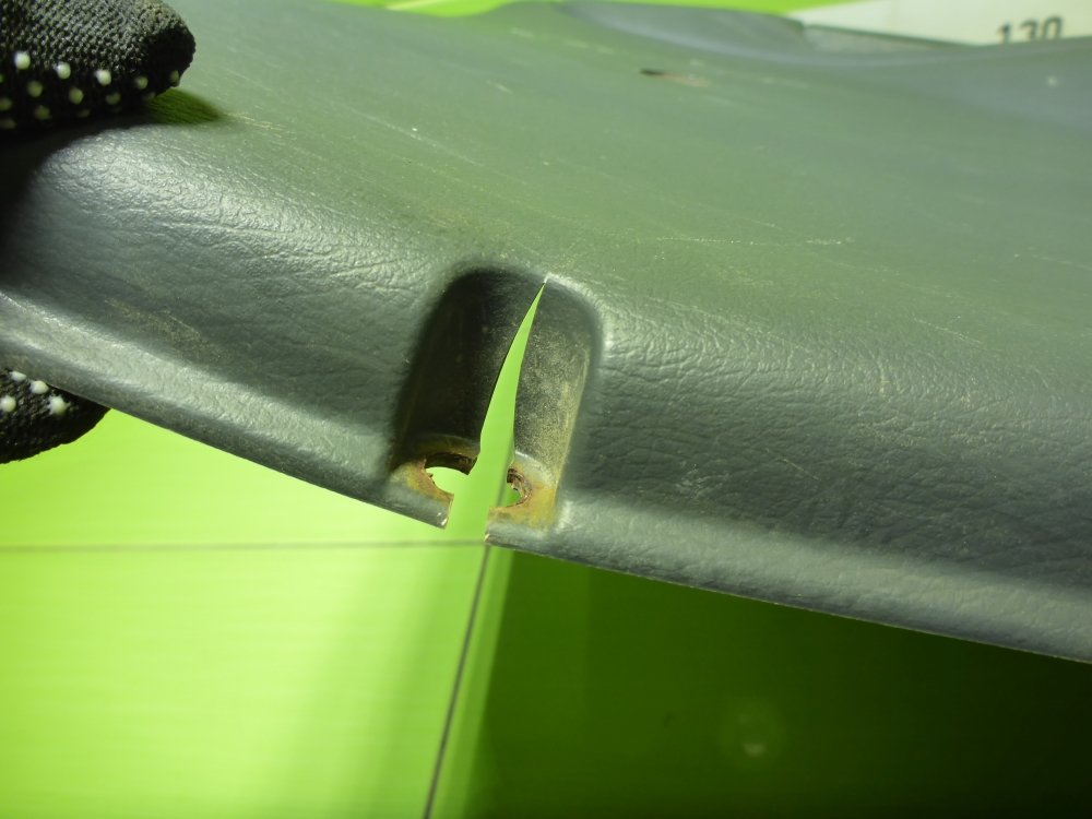 Обшивка двери задней правой