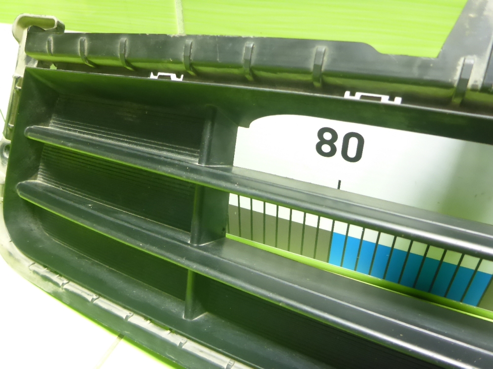 Решетка в бампер центральная