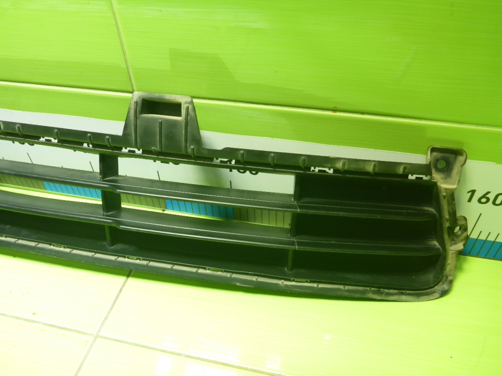 Решетка в бампер центральная