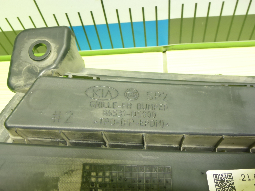 Решетка в бампер центральная