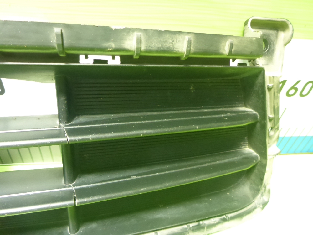 Решетка в бампер центральная