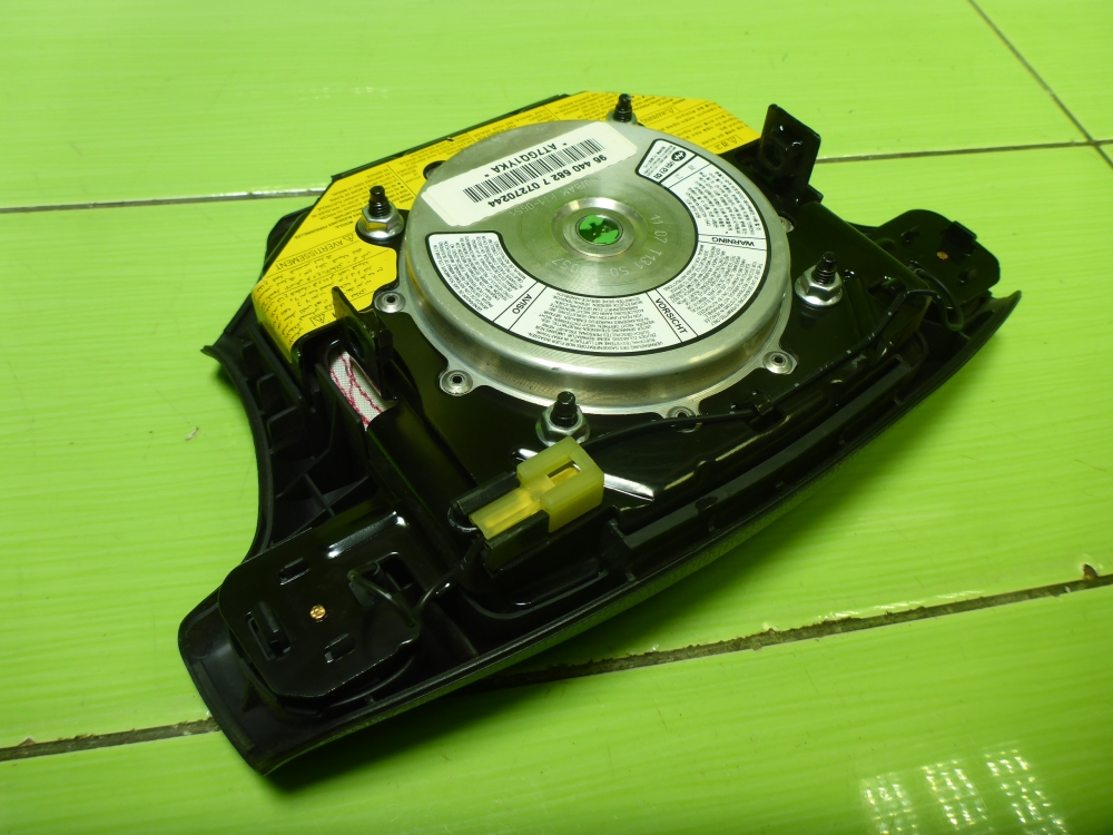 Подушка безопасности в рулевое колесо