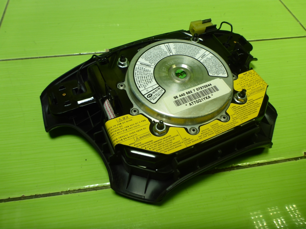 Подушка безопасности в рулевое колесо