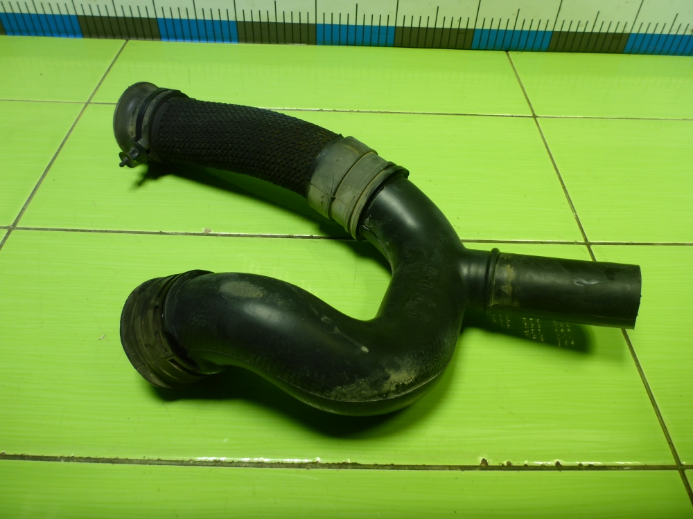 Патрубок воздушного фильтра