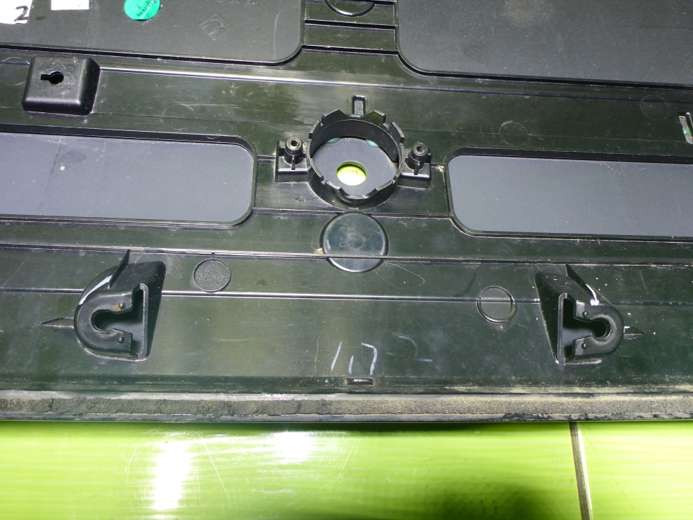 Накладка двери багажника