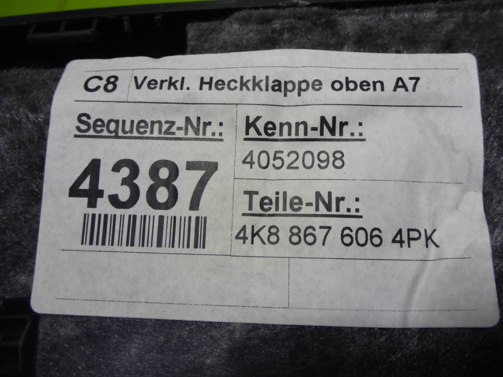 Обшивка двери багажника