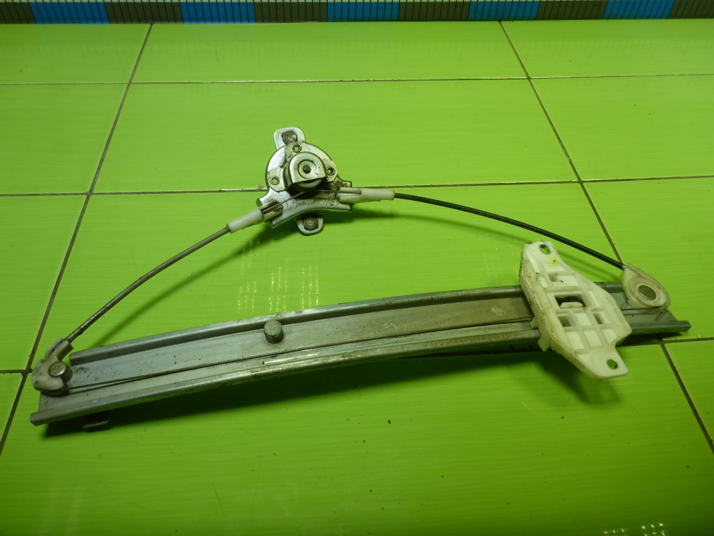 Стеклоподъемник механ. задний левый