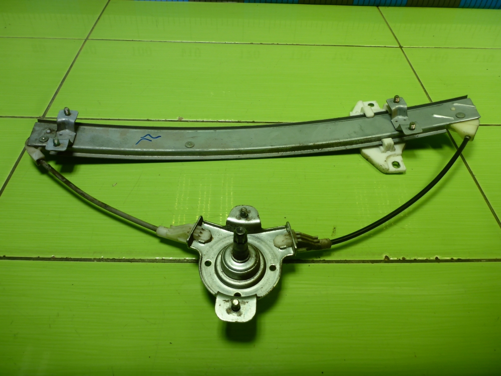 Стеклоподъемник механ. задний левый