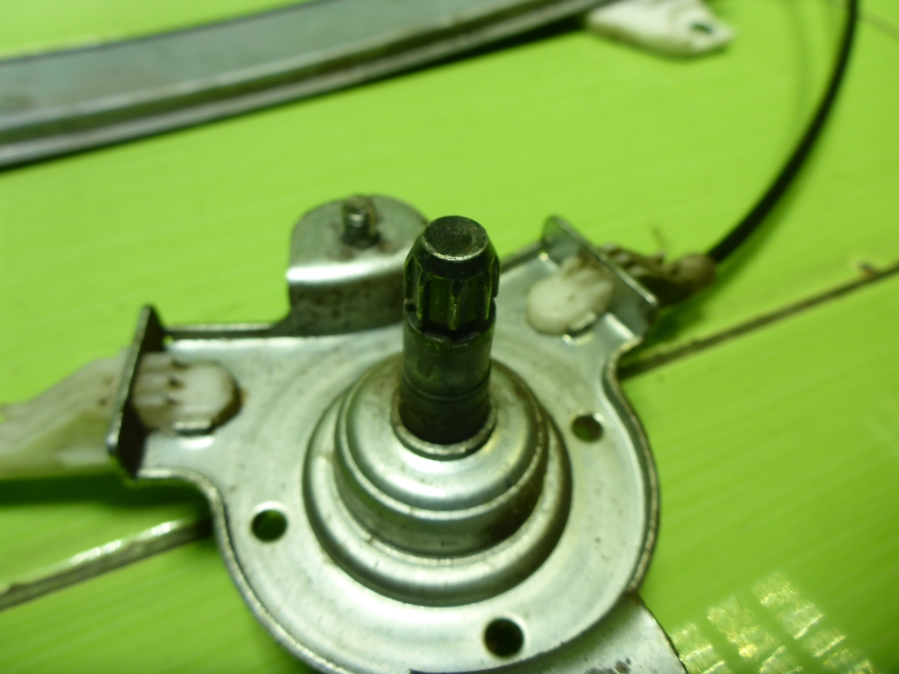 Стеклоподъемник механ. задний левый