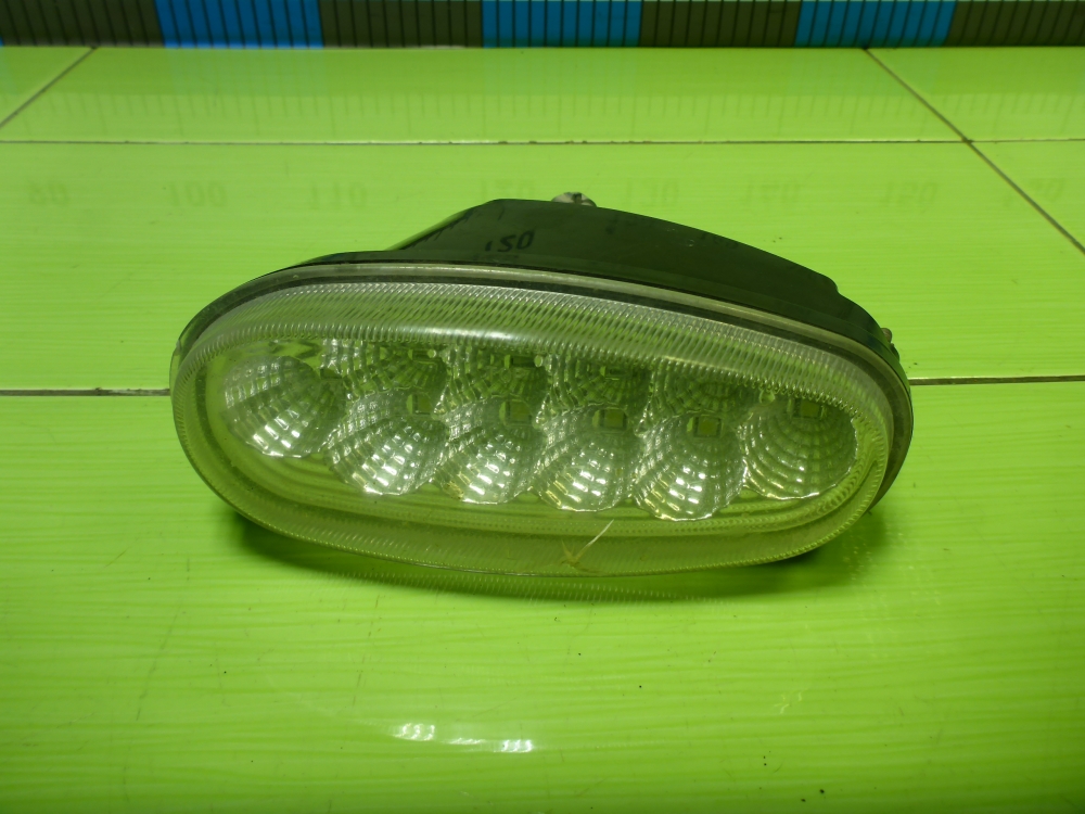 Фара противотуманная левая