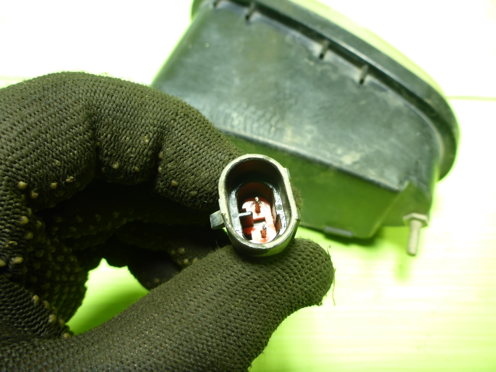 Фара противотуманная левая