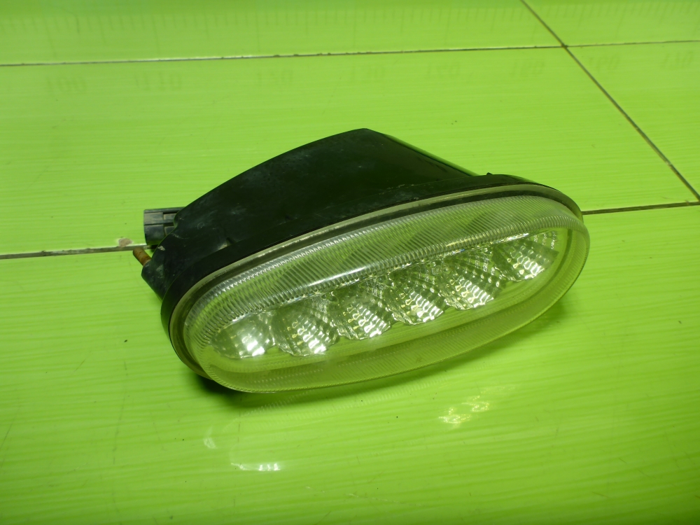 Фара противотуманная правая