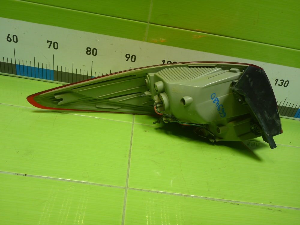 Фонарь задний наружный правый