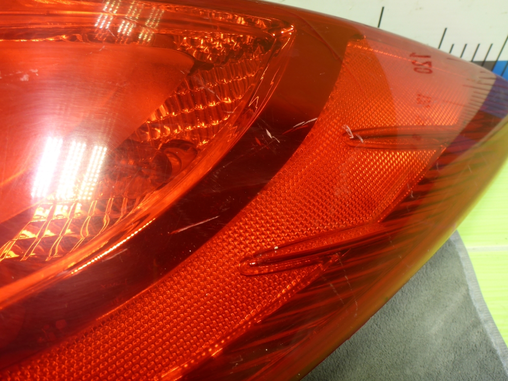 Фонарь задний наружный правый