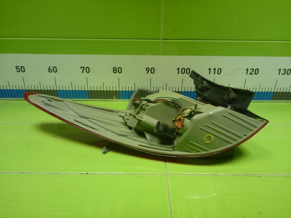 Фонарь задний наружный правый