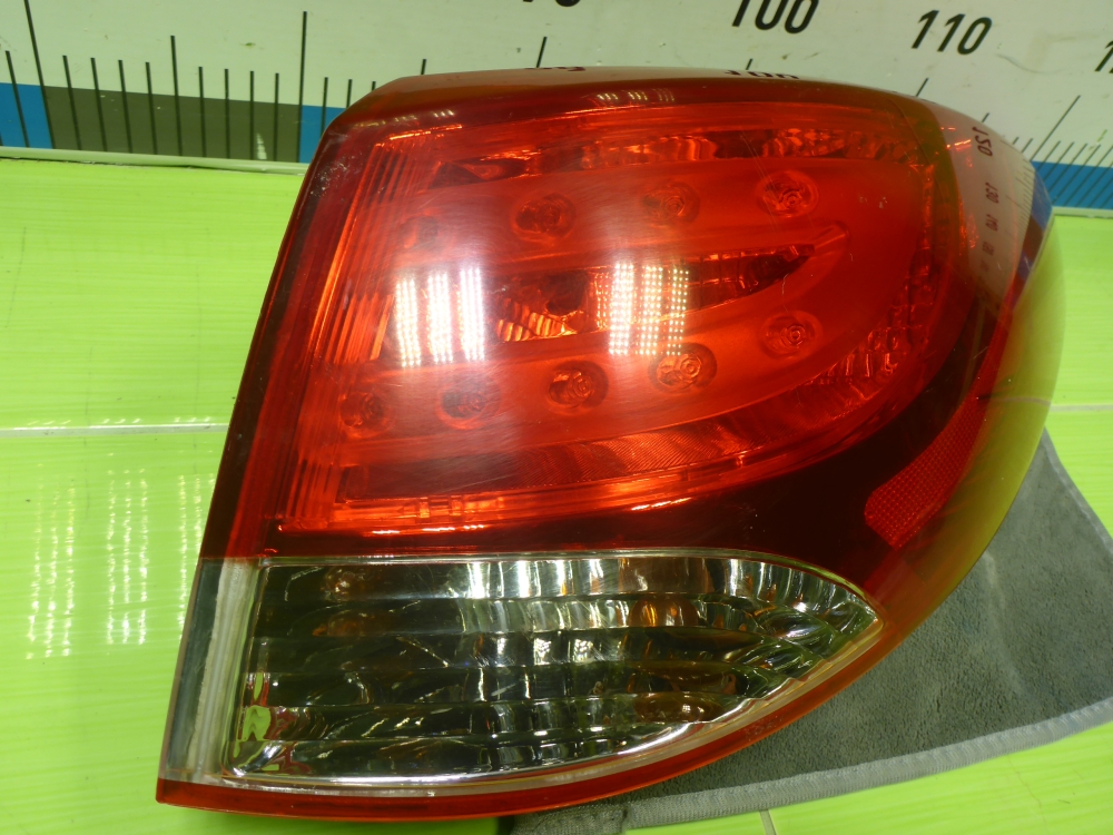 Фонарь задний наружный правый