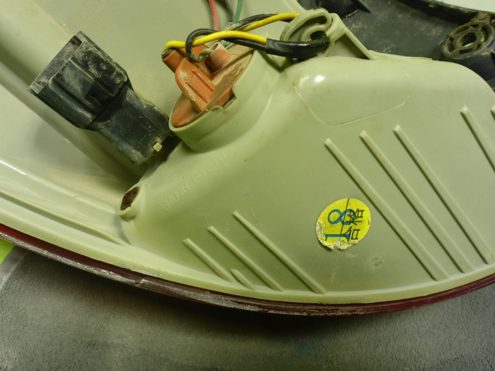 Фонарь задний наружный правый