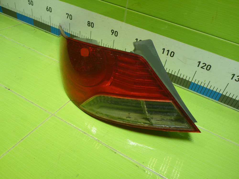 Фонарь задний наружный левый